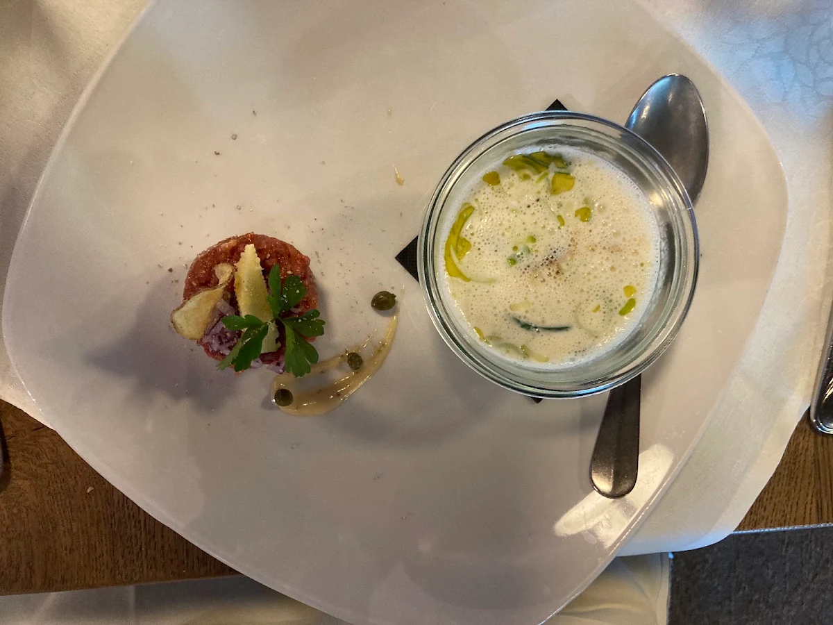 Kleines Rindertatar & Kleine Kartoffelrahmsuppe Mit Trüffel