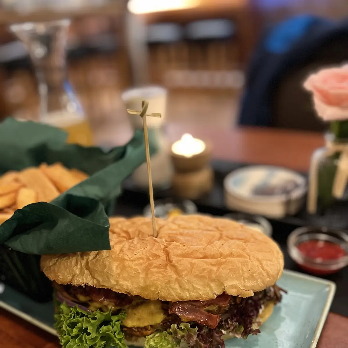 Großer Pulled-pork-burger