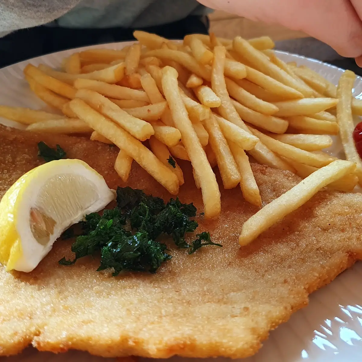 Wiener Schnitzel Mit Pommes Frites