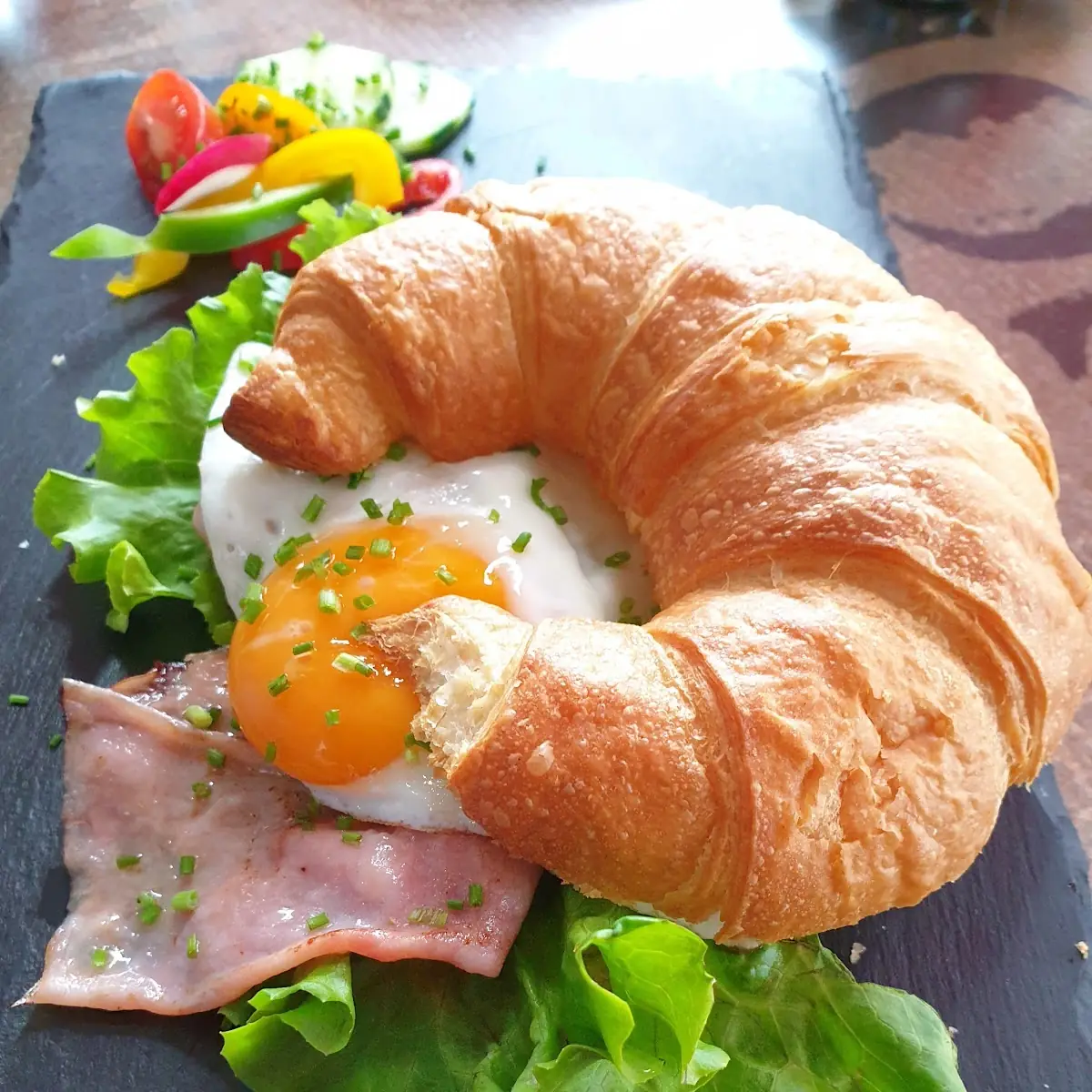 Croissant Mit Spiegelei