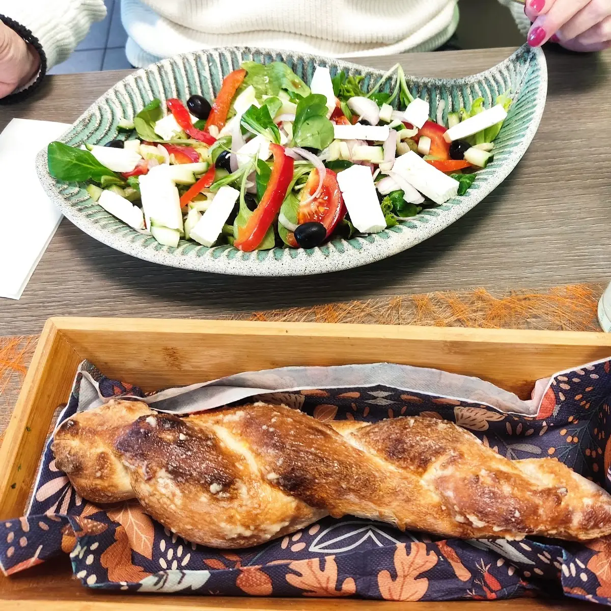 Griechischer Salat Mit Brot