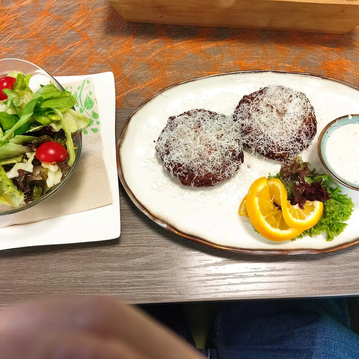 Kaspressknödel Mit Salat