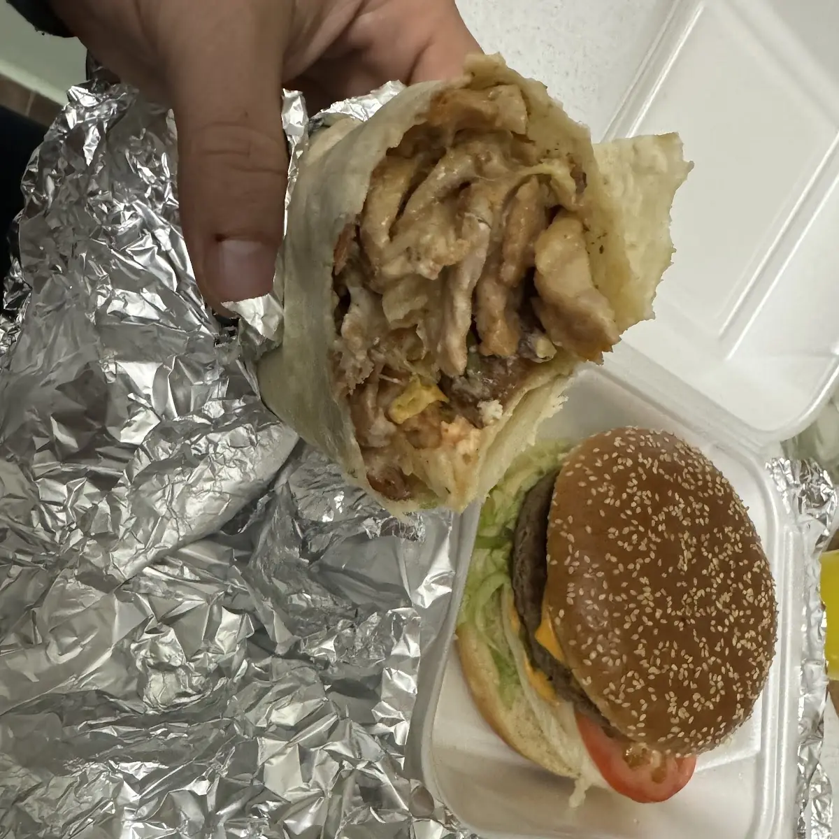 Dürüm Und Cheeseburger