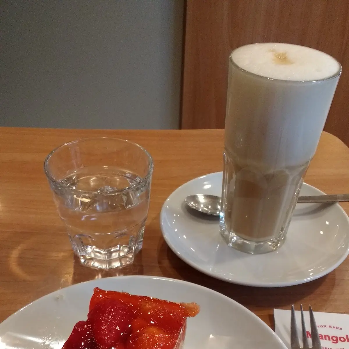 Erdbeerkuchen Und Kaffee Latte