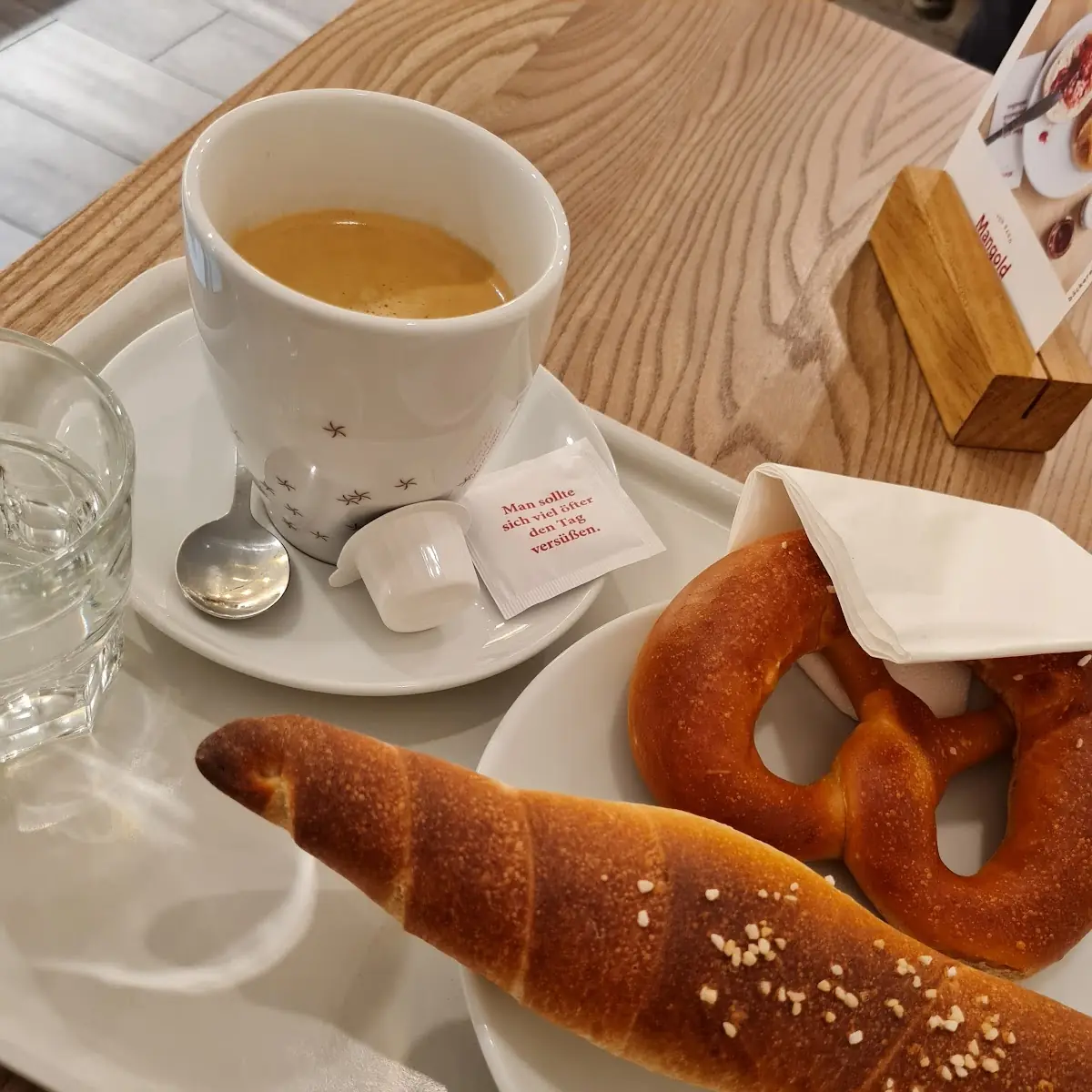 Kaffee Salzstängel Brezel