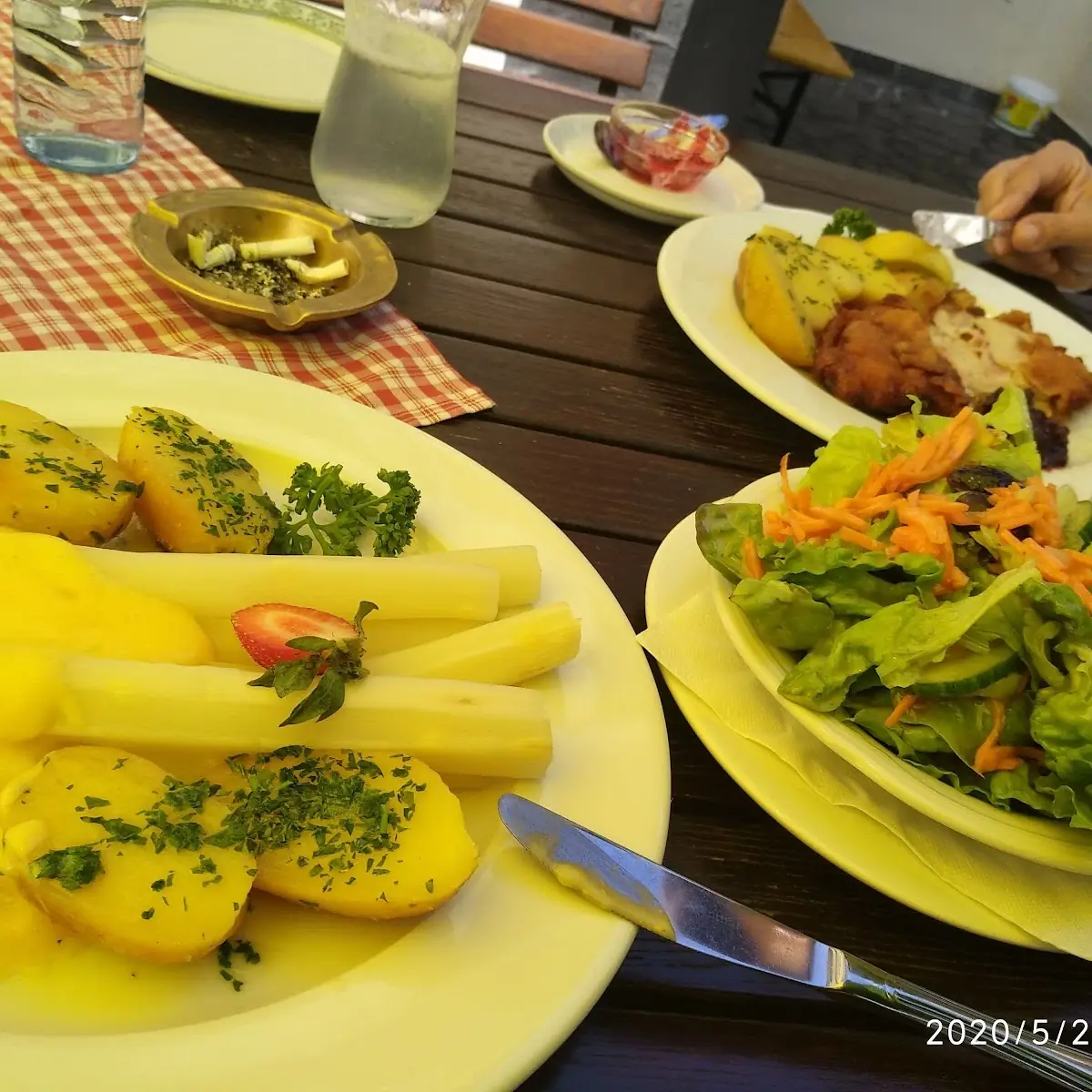 March Felder Spargel Mit Sauce Hollandaise Und Petersilienkartoffeln