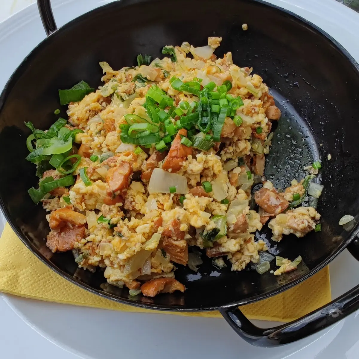 Eierschwammerl Mit Gerösteten Ei