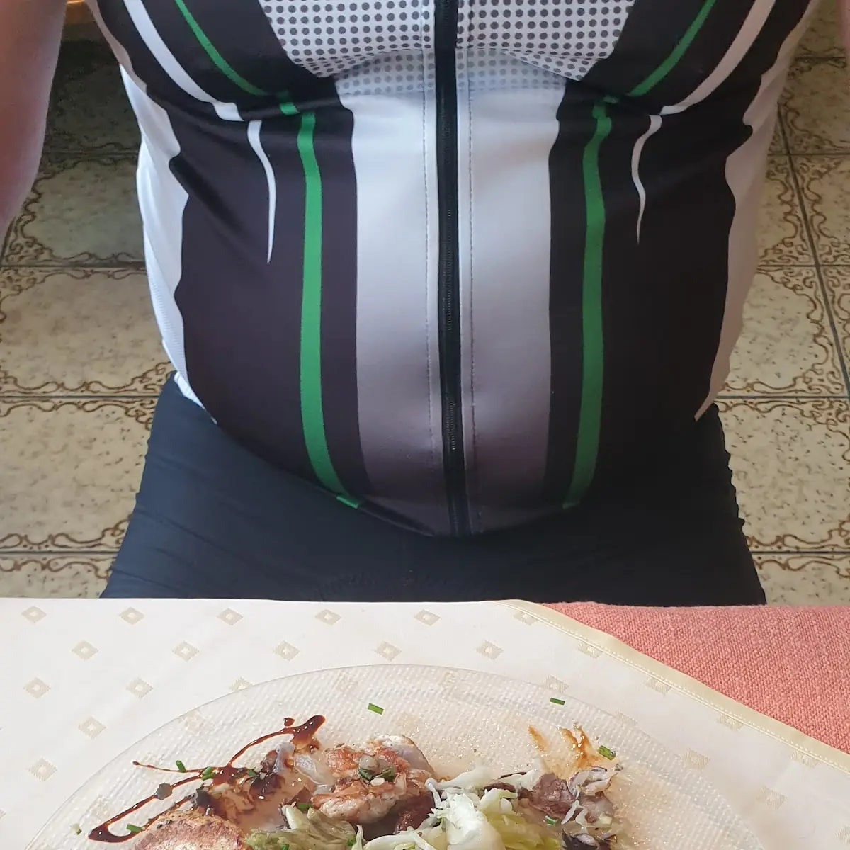 Gebratene Hendlfilet Auf Blattsalat
