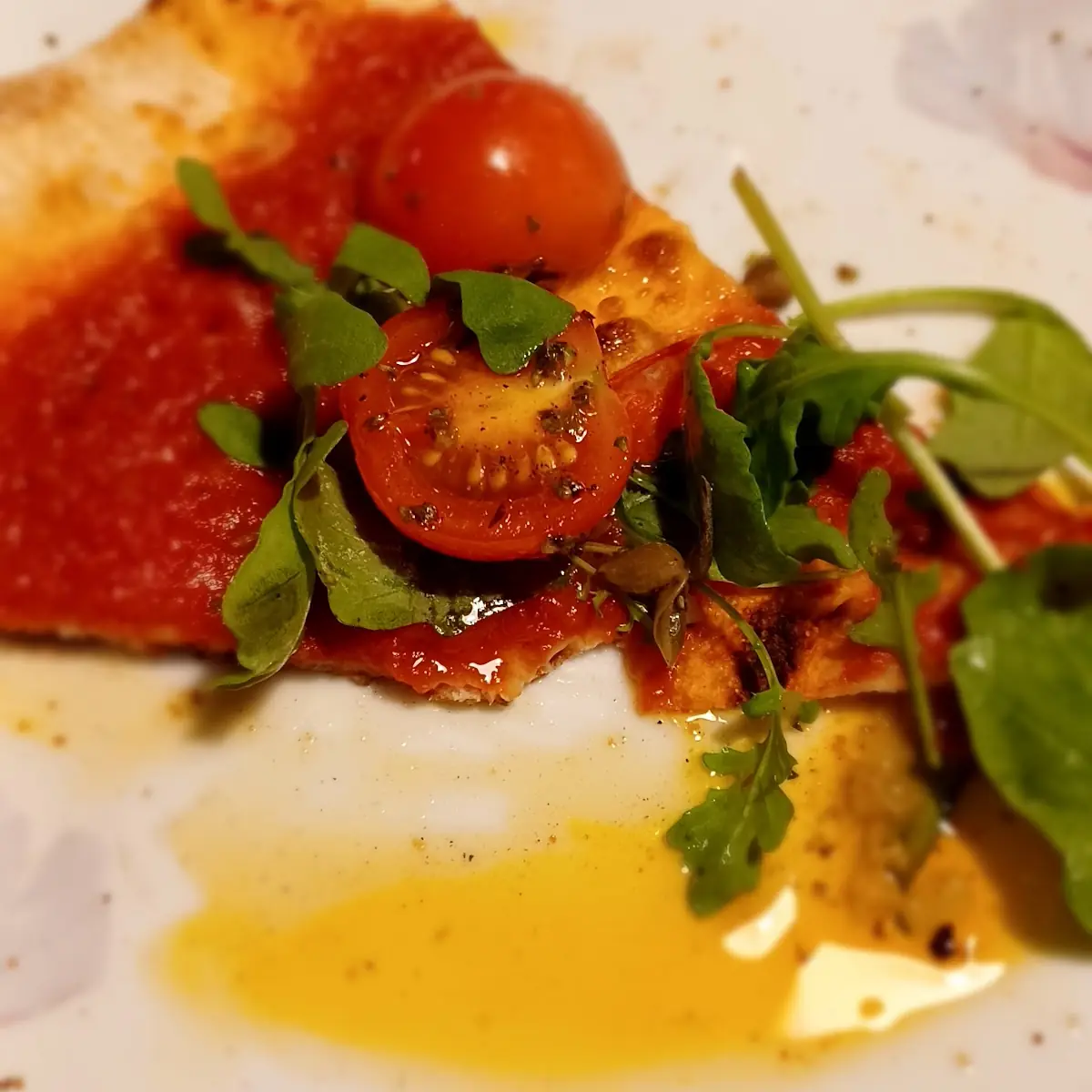Pizza Margherita Mit Tomatensauce Und Mozzarella