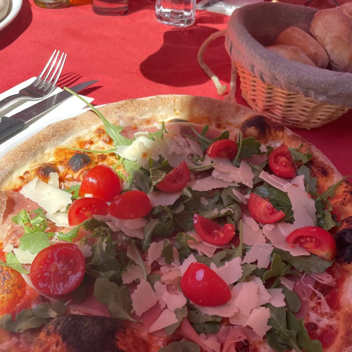 Pizza Parma Mit Rucola Und Pizza Hawaii