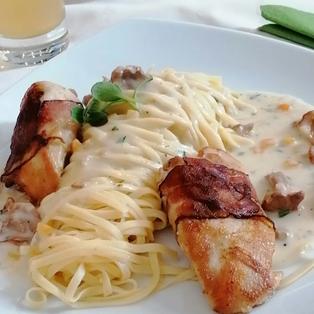 Huehnerbrustfilet Gebraten Cremige Eierschwammerltagliatelle