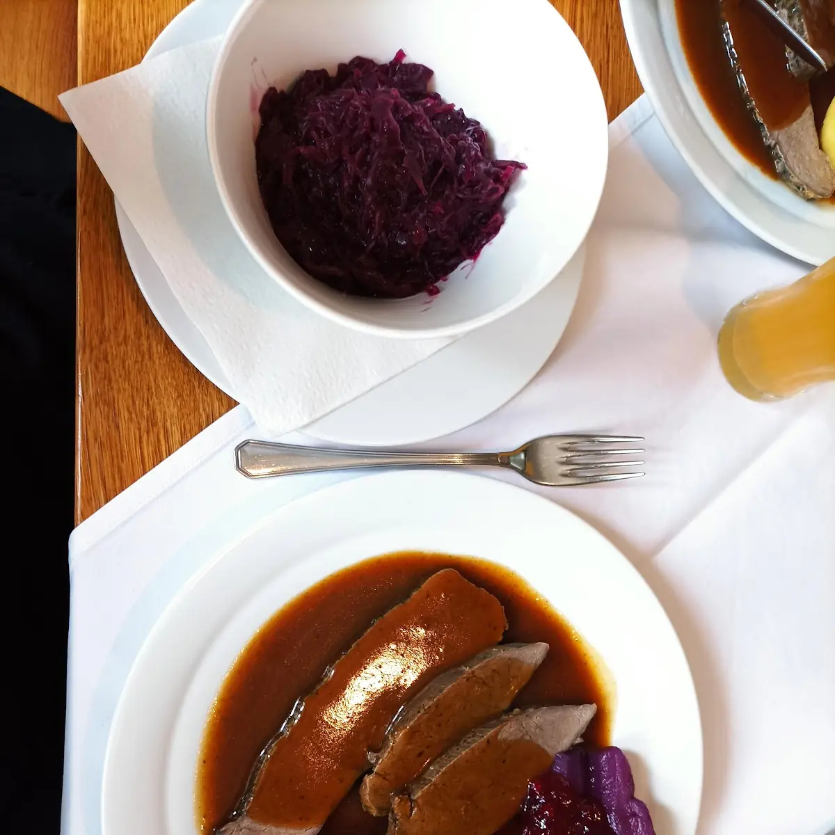 Rehbraten Mit Erdäpfelknödel Und Rotkraut