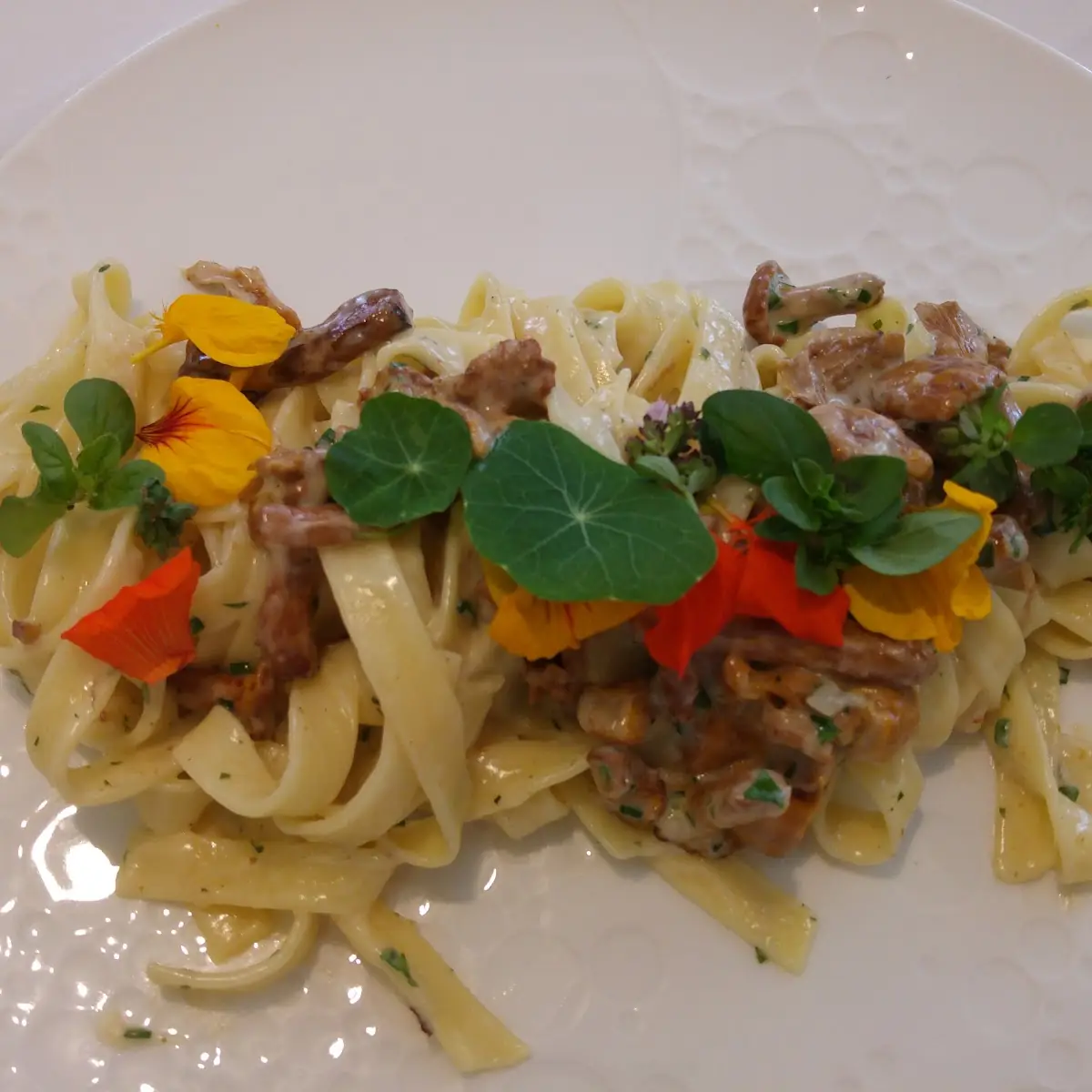 Tagliatelle Mit Frisch Geröstete Eierschwammerl