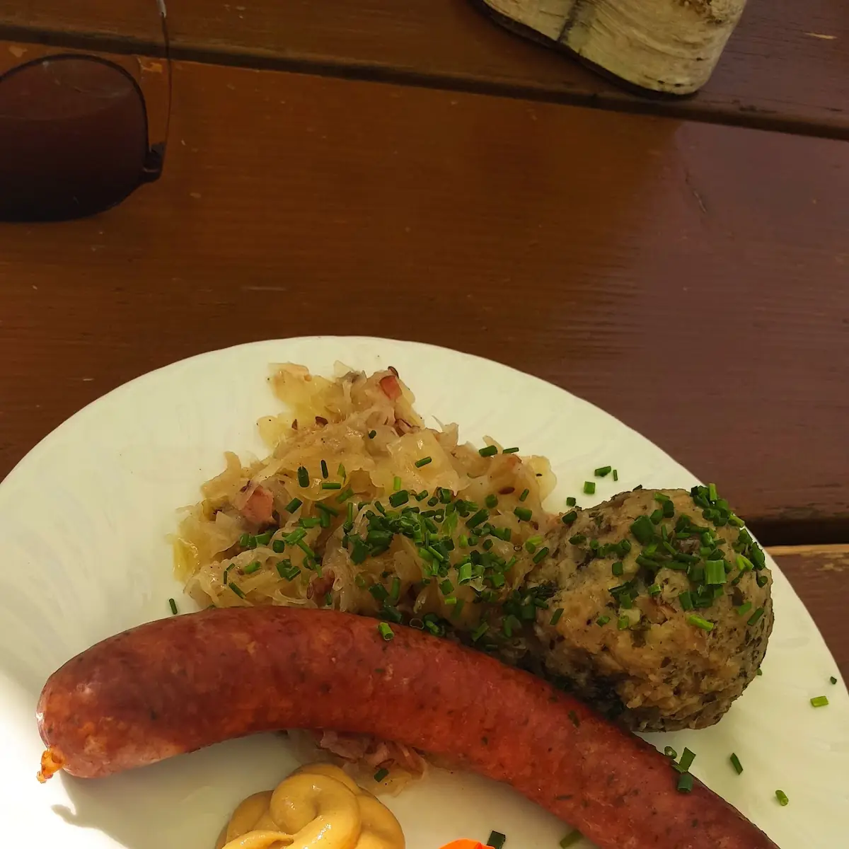 Hauswurst Mit Kraut Und Knödel
