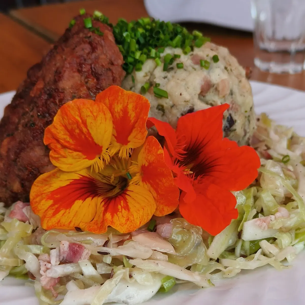 Kaspressknödel Und Knodel Mit Kraut