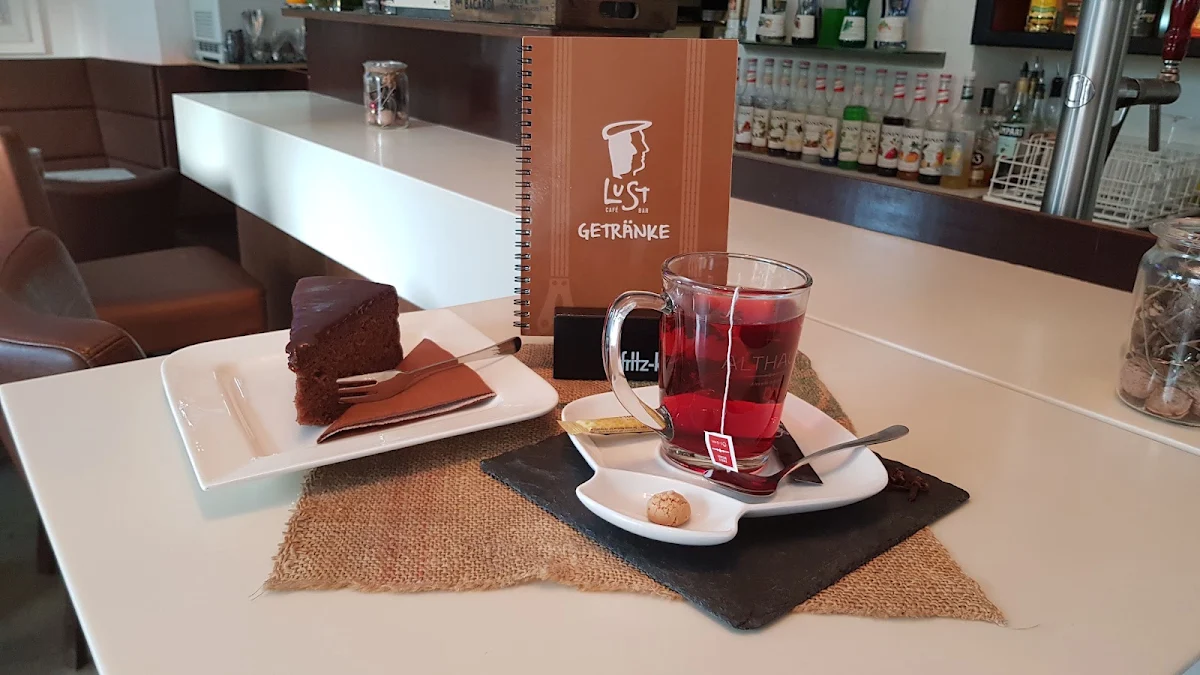 Althaus Tee Und Sachertorte