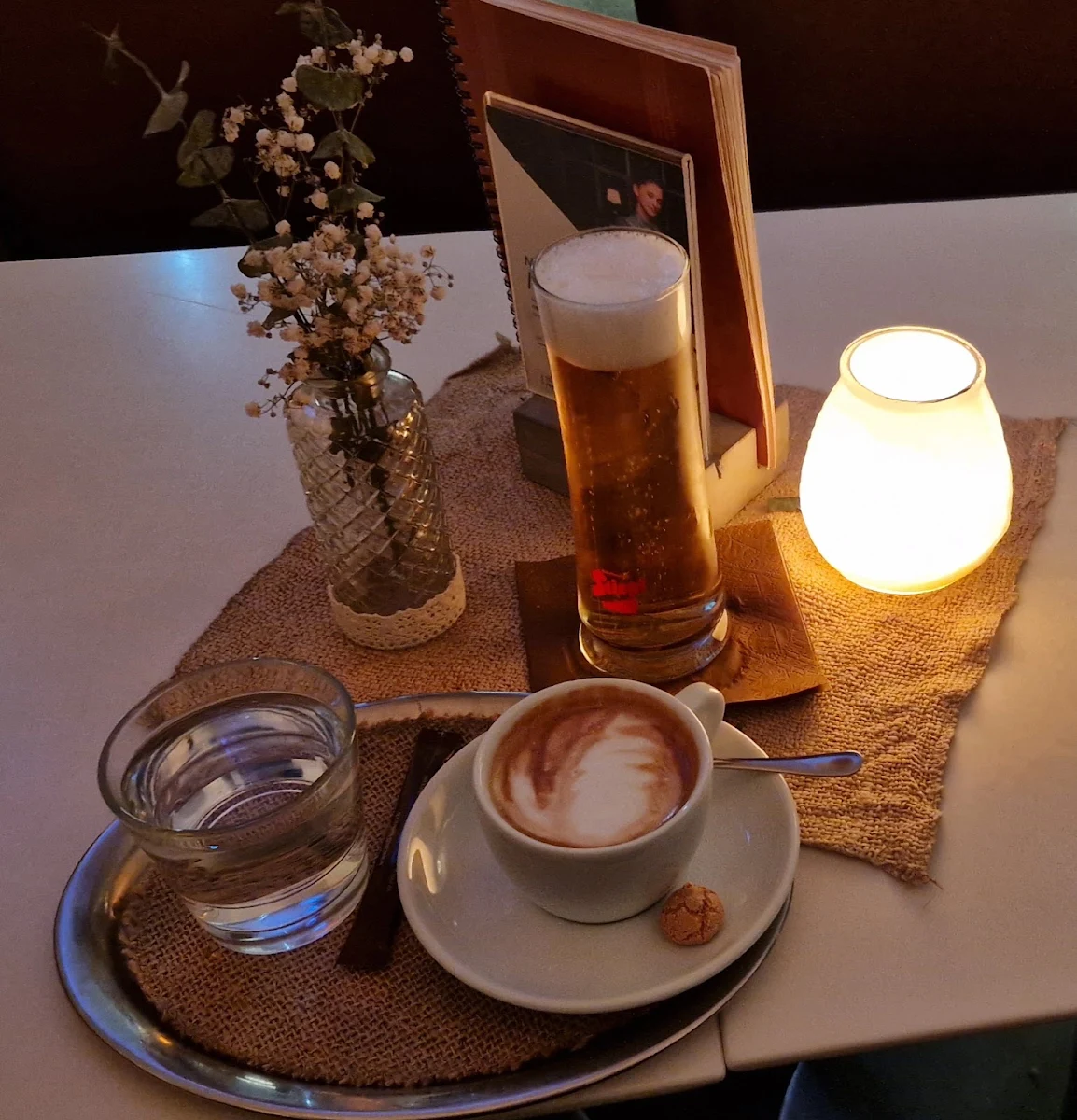 Wasser Cappuccino Und Bier