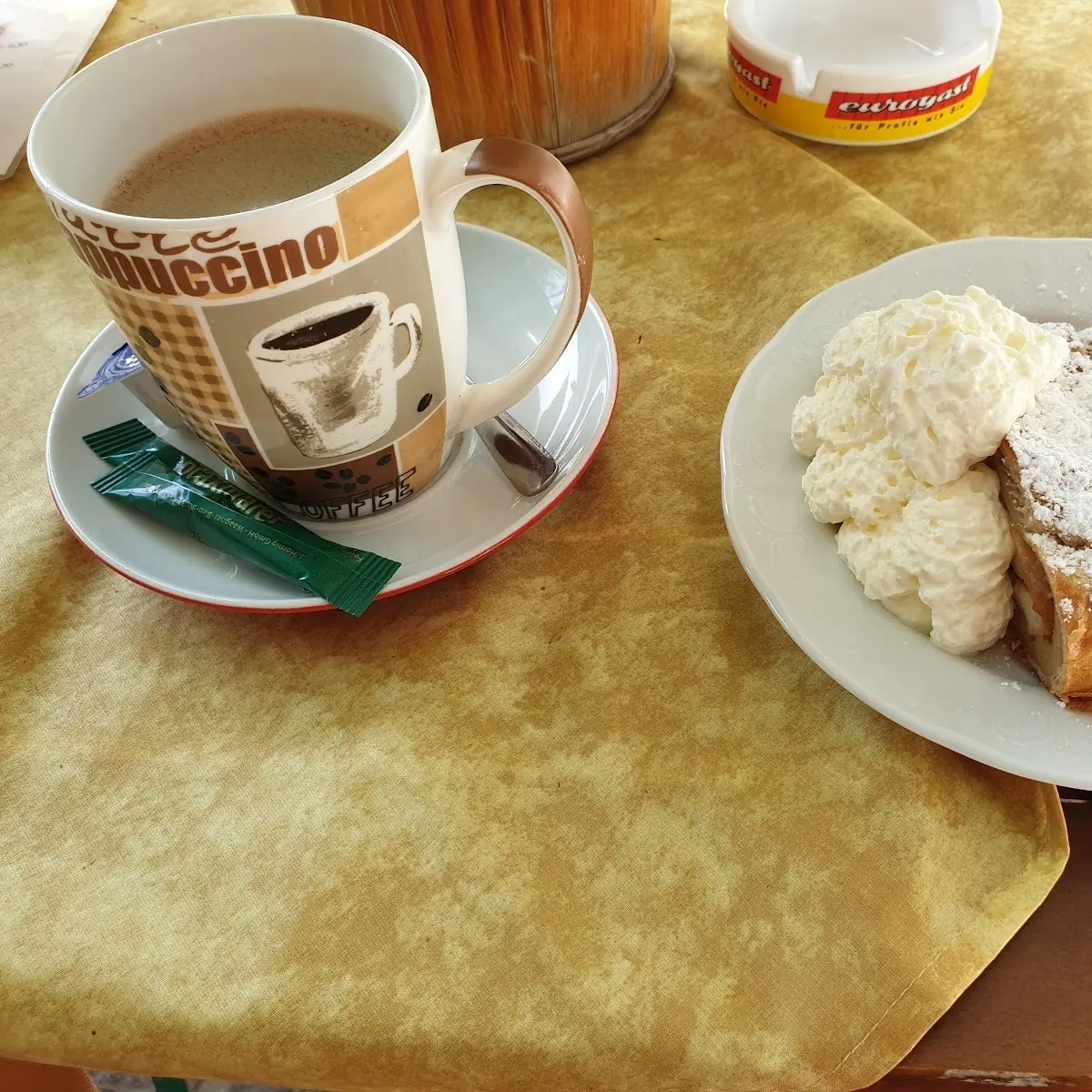 Apfelstrudel, Restaurant Liftcafe Heisn