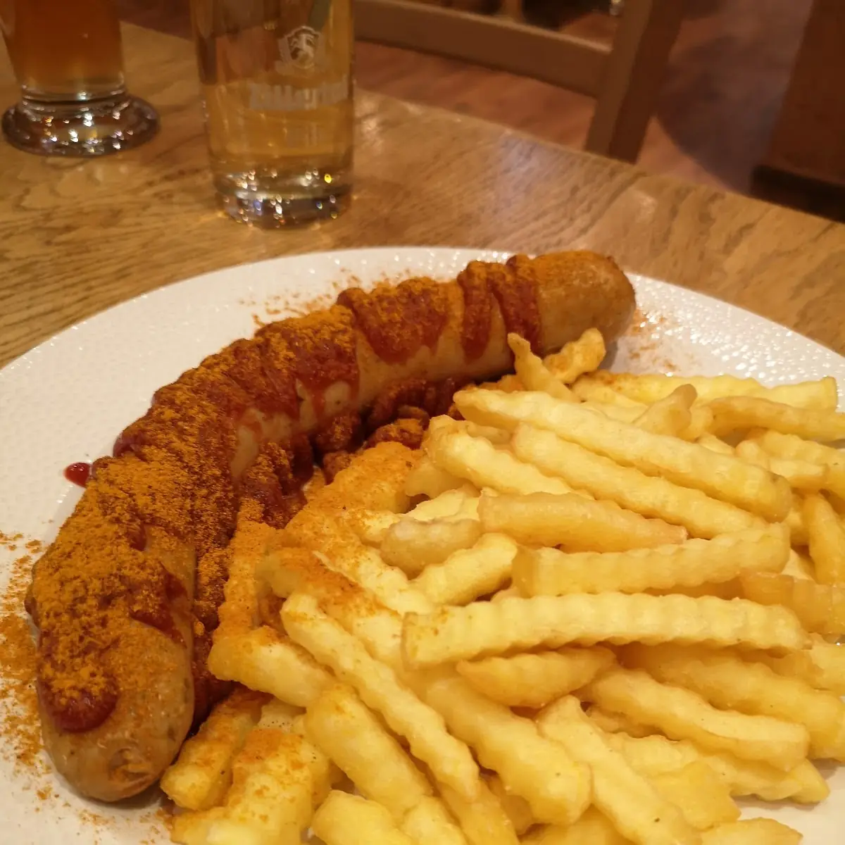Currywurst Mit Pommes, Restaurant Liftcafe Heisn