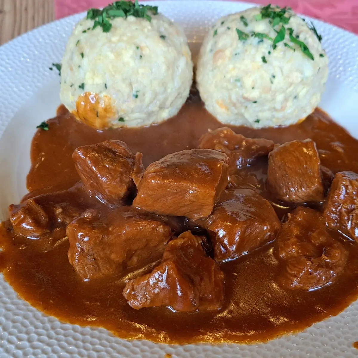 Rindsgulasch, Restaurant Liftcafe Heisn