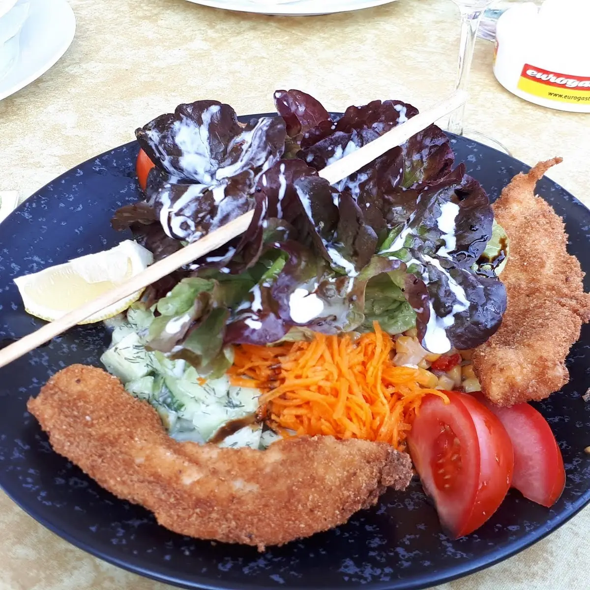 Salat Mit Brathendl, Restaurant Liftcafe Heisn