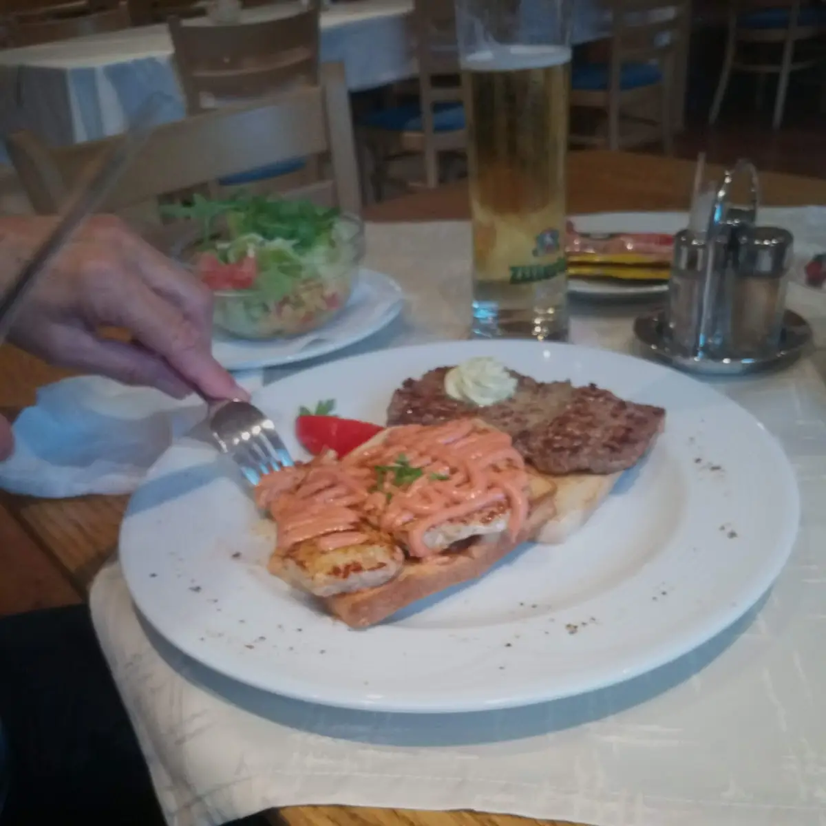Steak Auf Tost, Restaurant Liftcafe Heisn