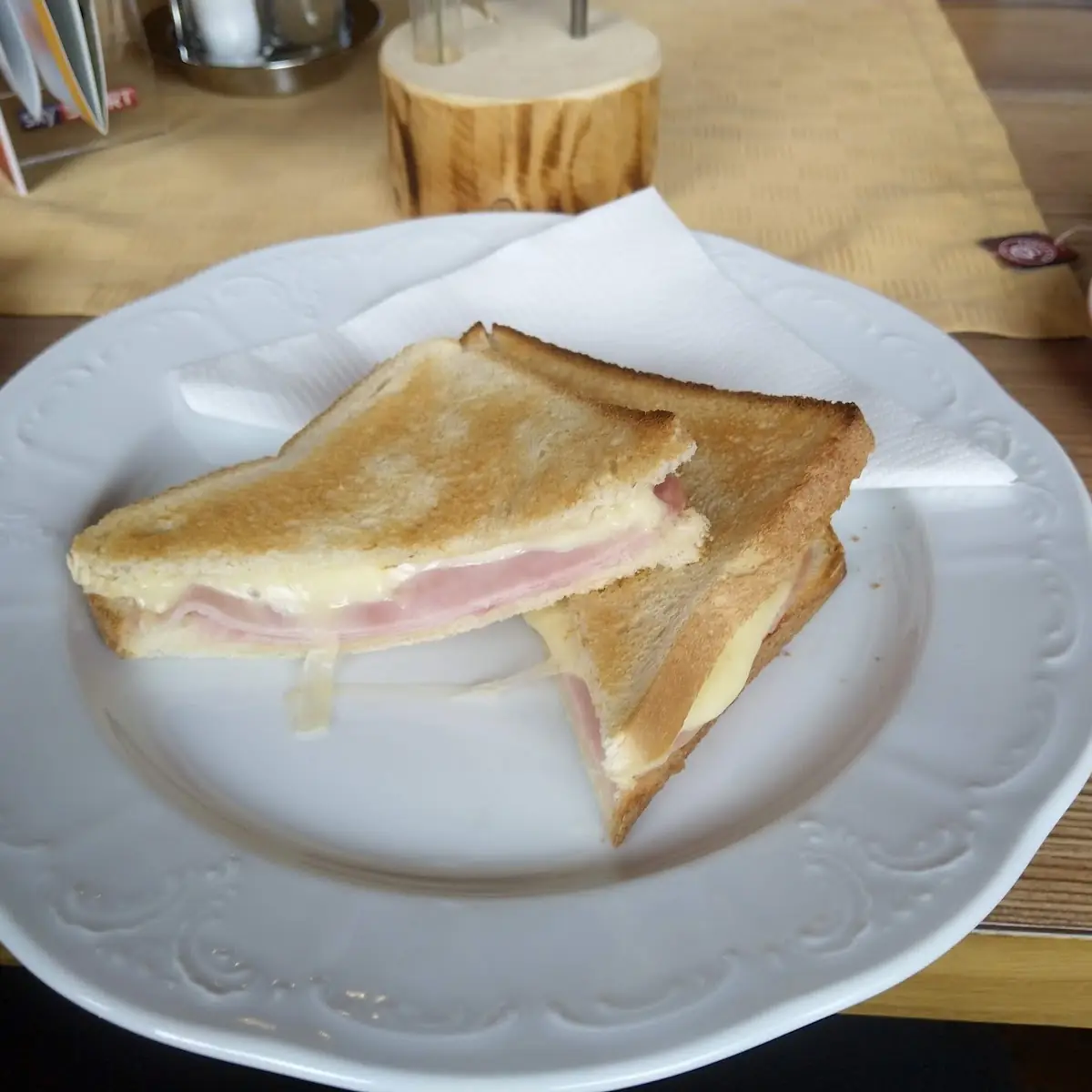 Tosti Ham Kaas, Restaurant Liftcafe Heisn