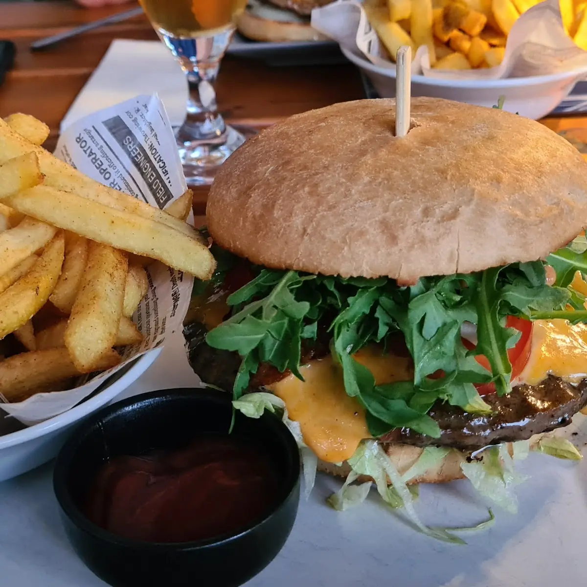 Hausburger Mit Pommes