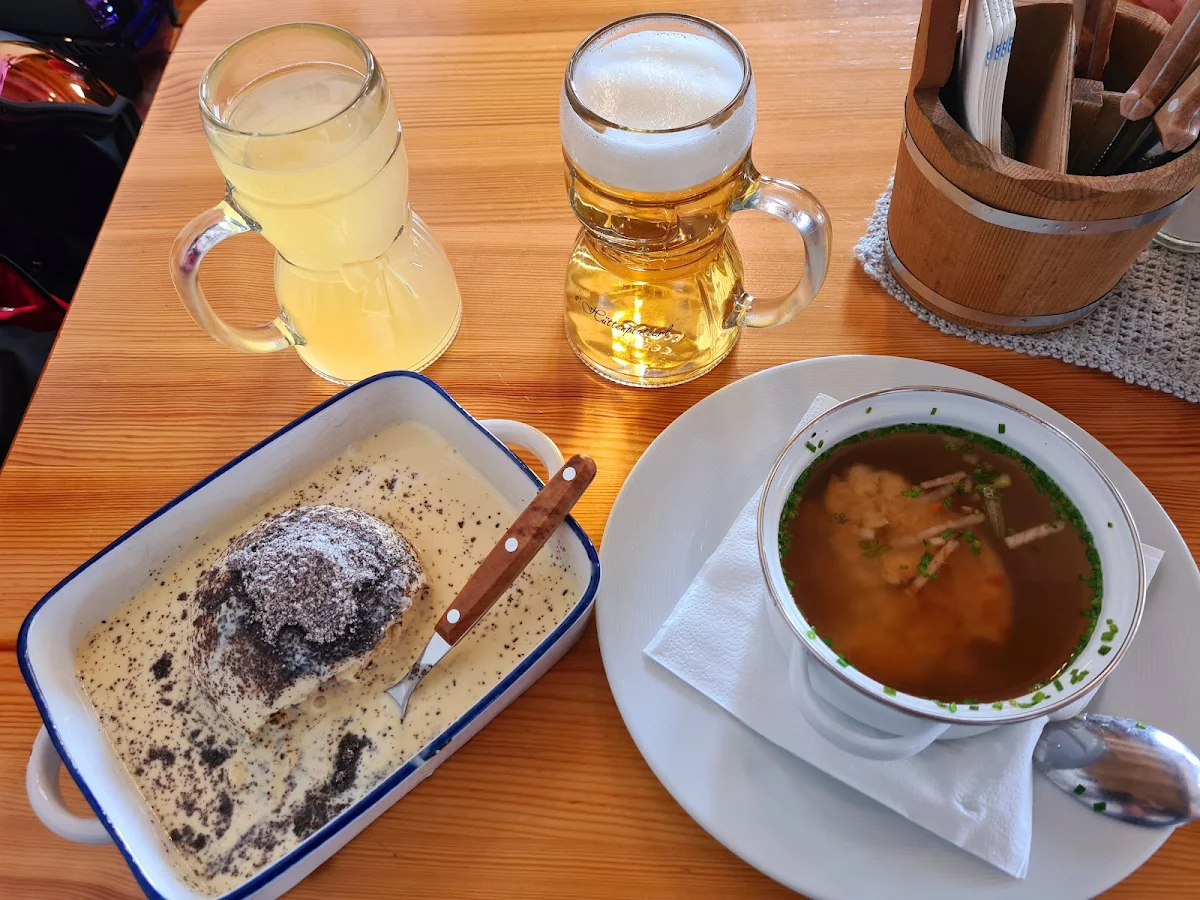 Germknödel Kaspressknödelsuppe Radler