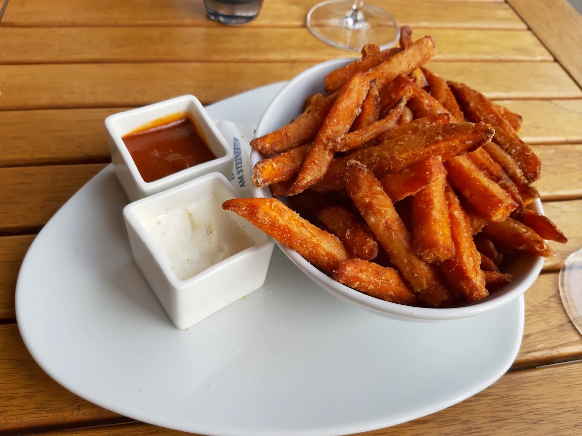 Süsskartoffel-pommes Mit Dips
