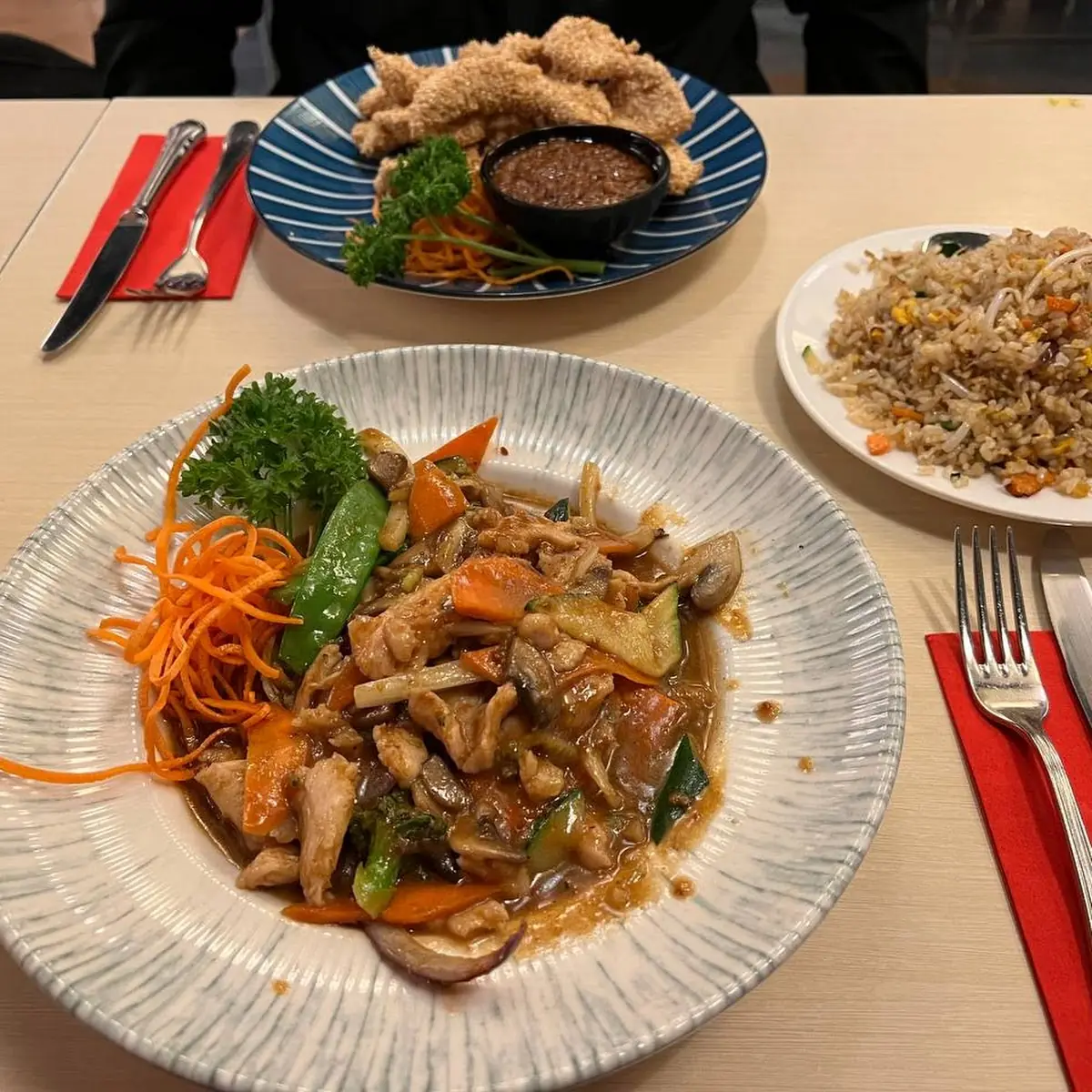 Hühnchen Mit Gemüse In Erdnusssauce