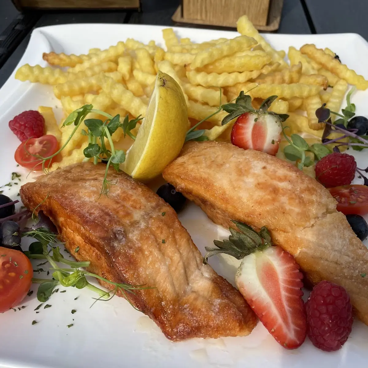 Lachsfilet Mit Pommes