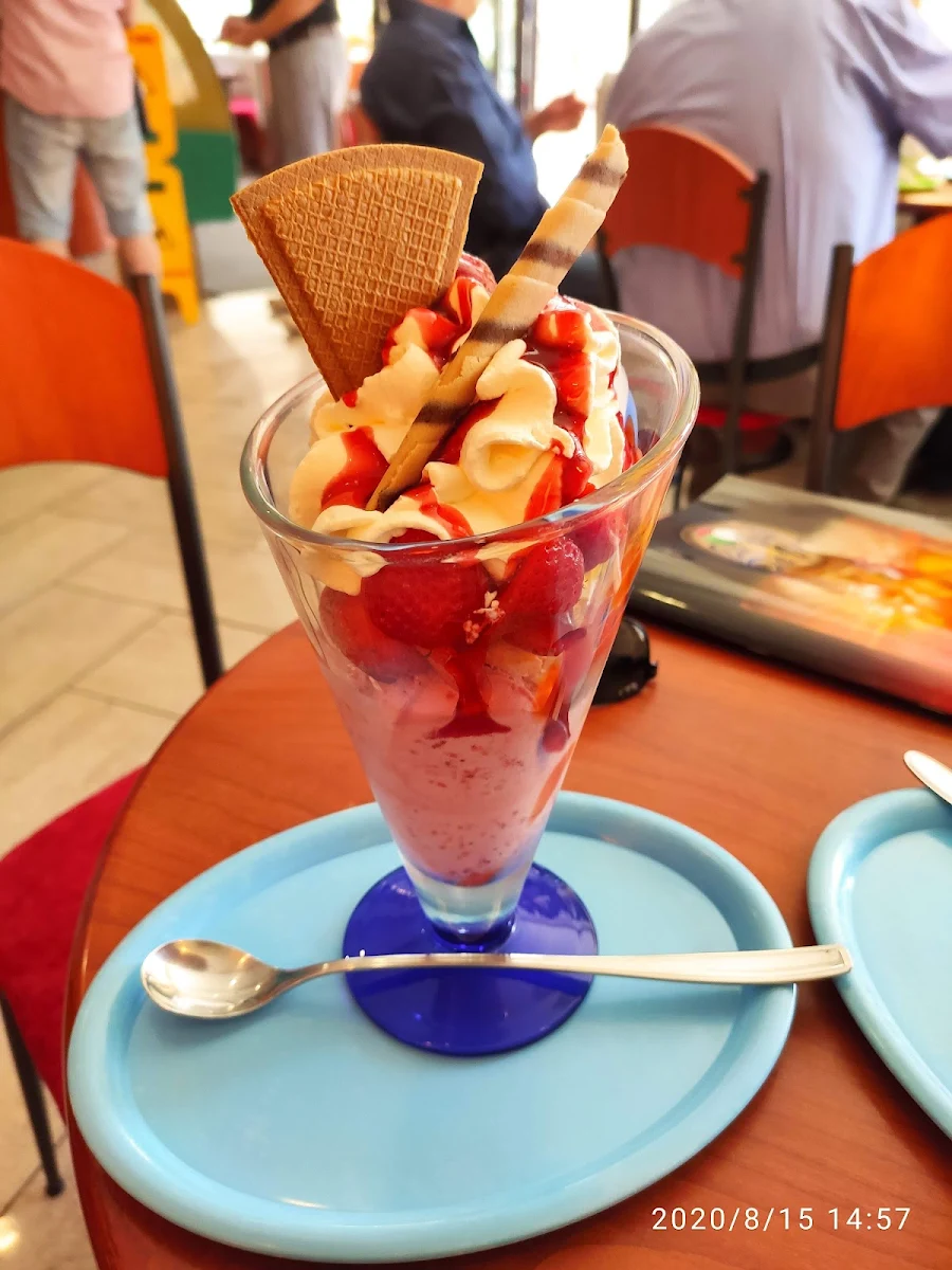 Erdbeerbecher