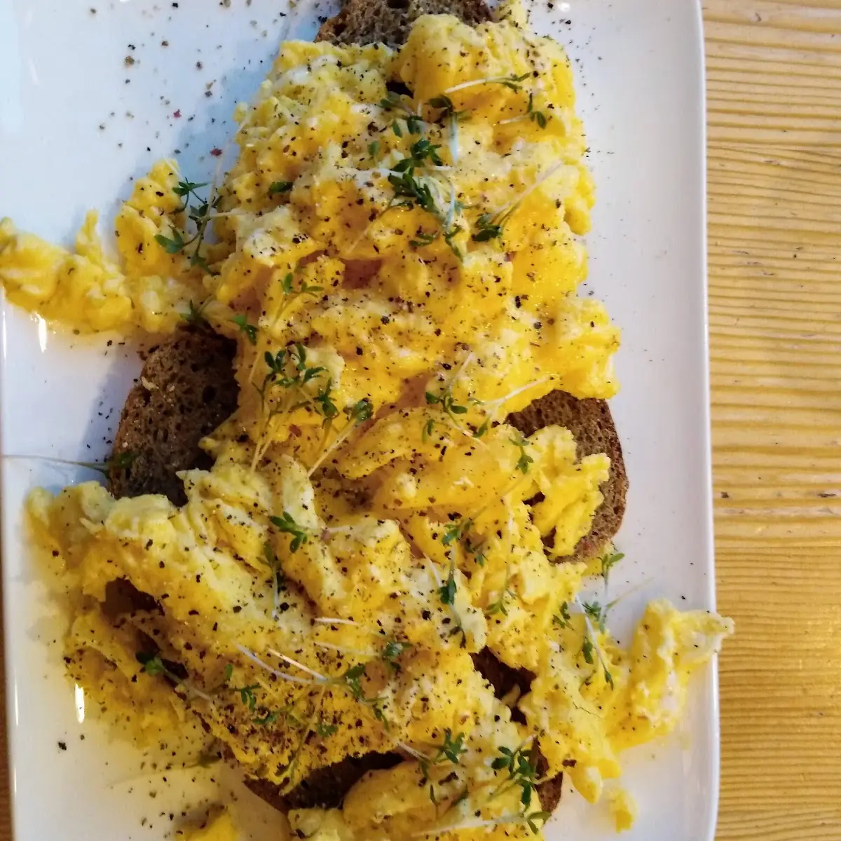 Eierspeise Auf Schwarzbrot
