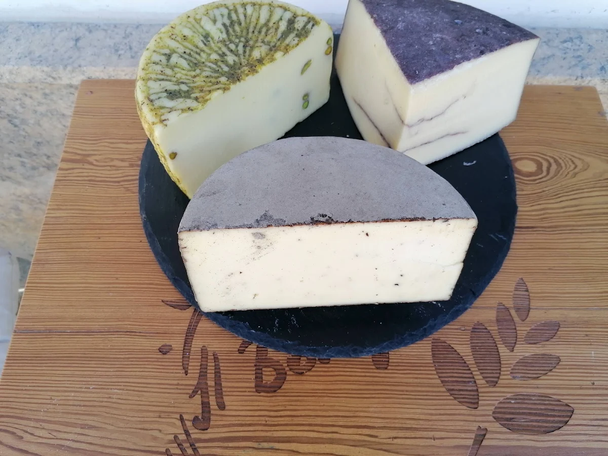 Formaggio Ubriaco Pecorino Ai Pistacchi Perla Grigia Al Tartufo
