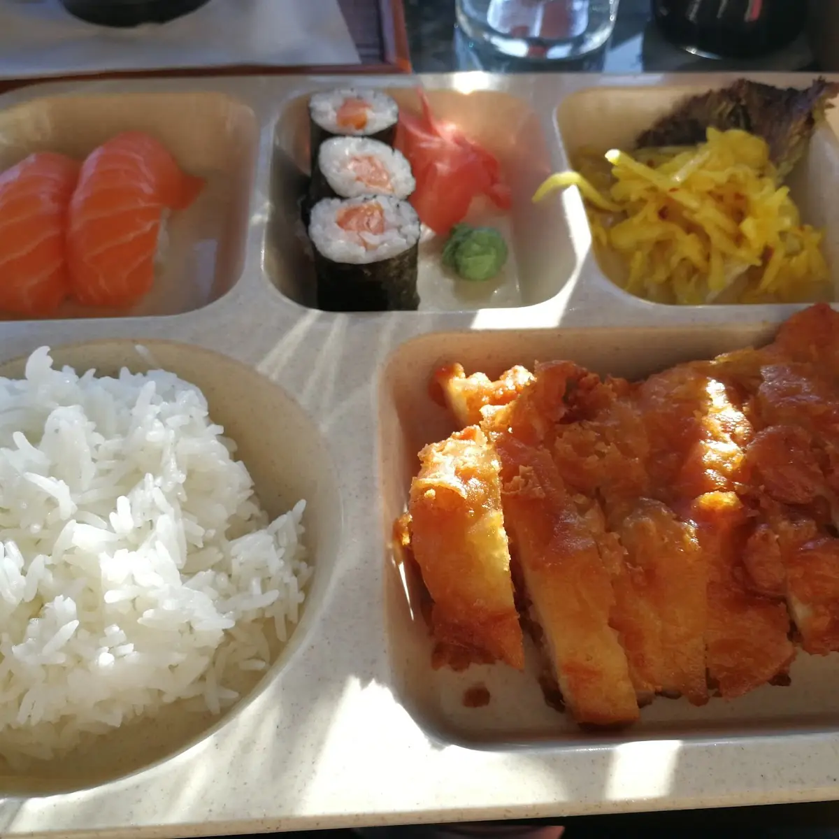 Bento Box Mit Knusprigem Huhn