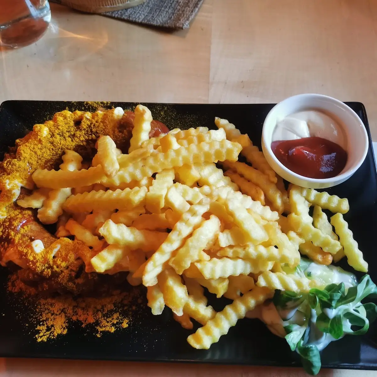 Currywurst Mit Pommes