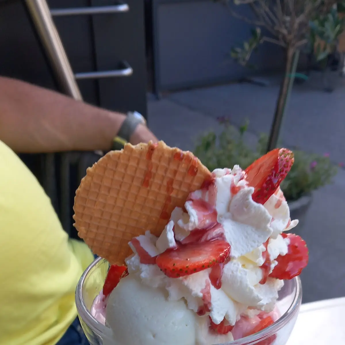 Erdbeerbecher