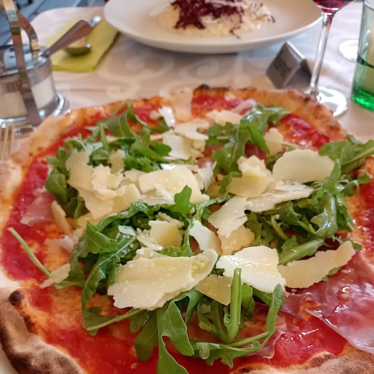 Pizza Tonno Mit Zwiebeln Und Oliven