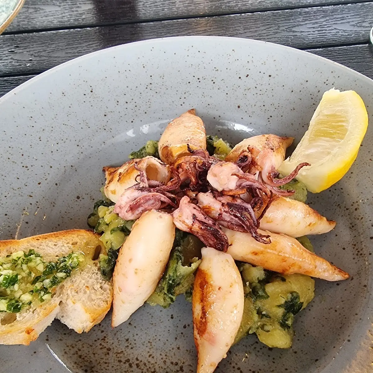 Gegrillte Calamari Mit Mangold Und Kartoffeln