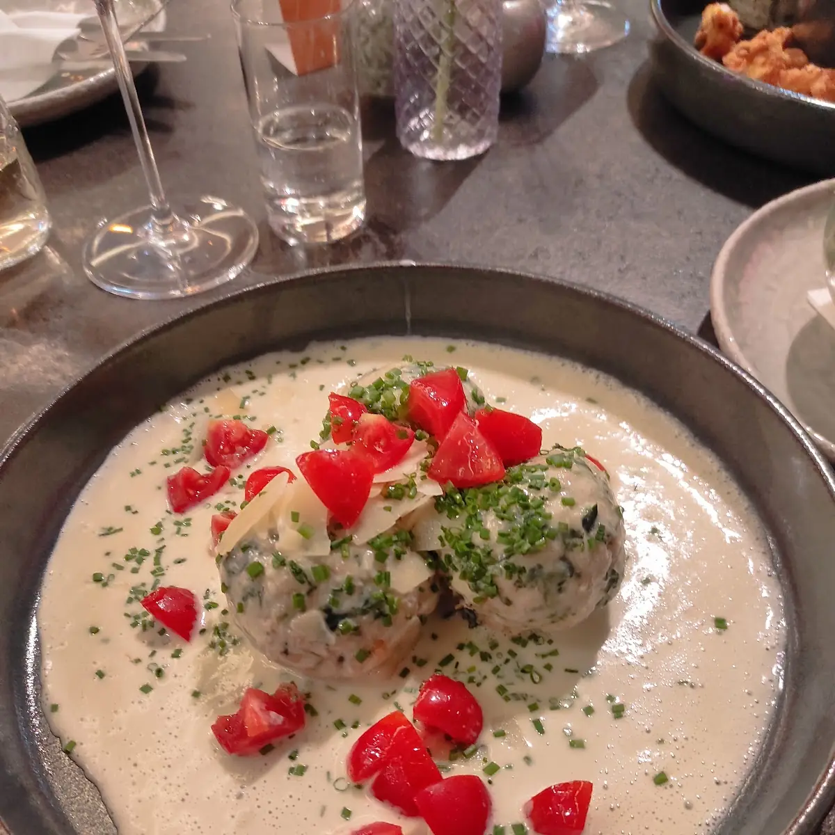 Spinatknödel Mit Parmesanschaum