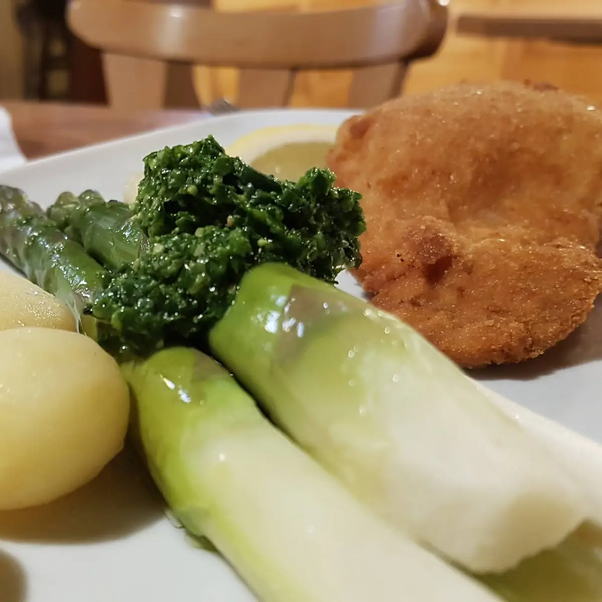 Schnitzel Mit Frischen Spargel