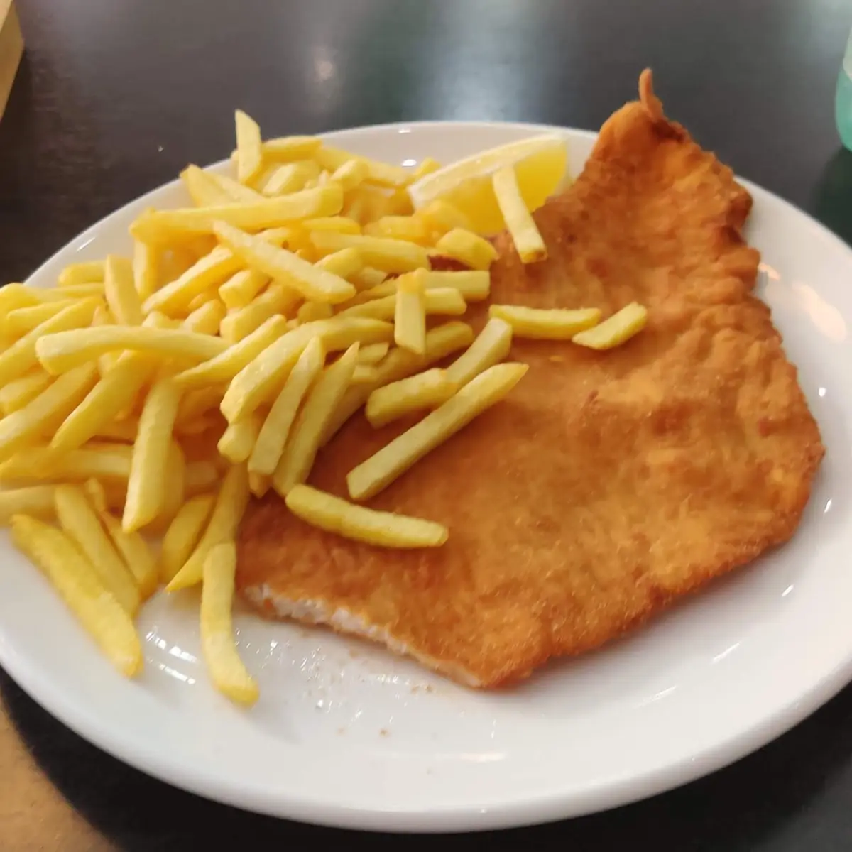 Riesen Schnitzel Mit Pommes