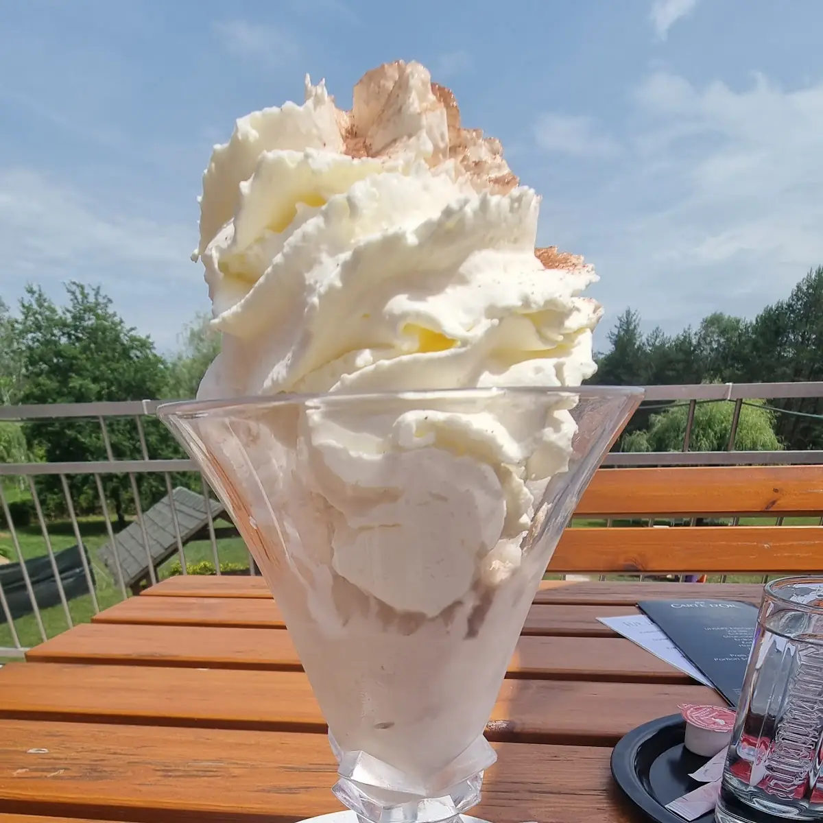 Gemischtes Eis Mit Sahne