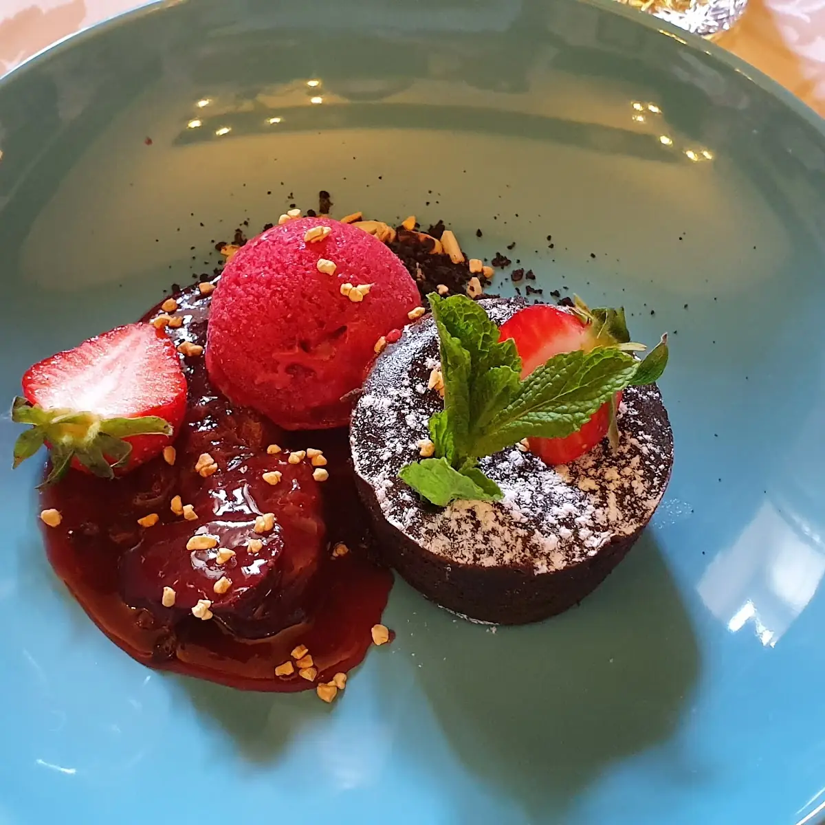 Schokokuchen Zwetschgenröster Und Sorbet