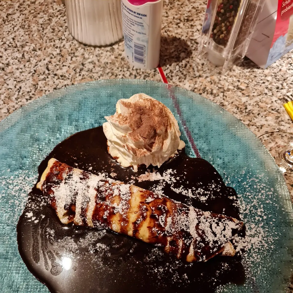 Topfenpalatschinken Mit Schokosauce