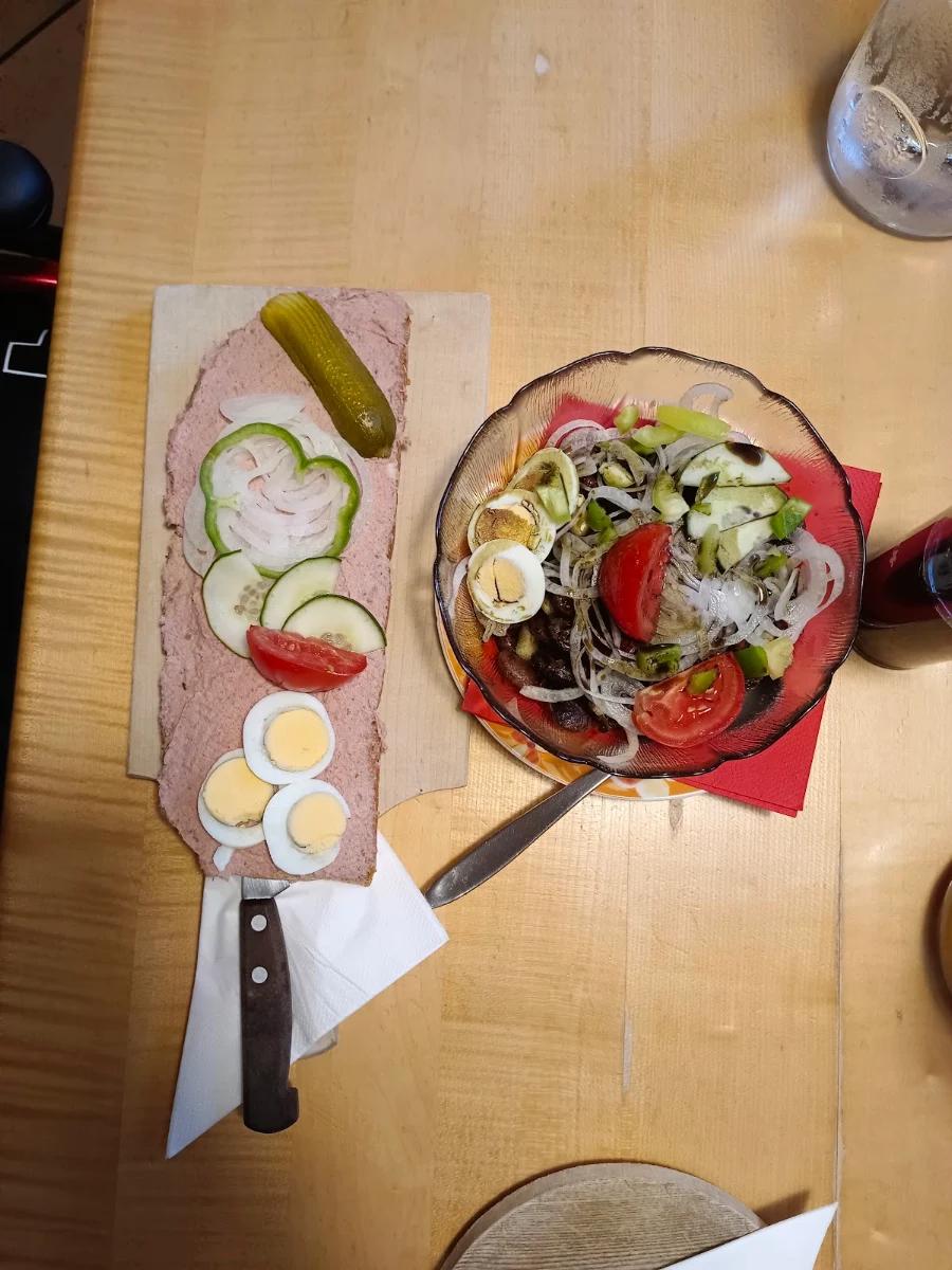 Leberwurst Brot Und Käferbohnensalat