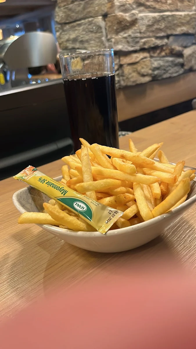 Kleines Pommes Mit Mayo