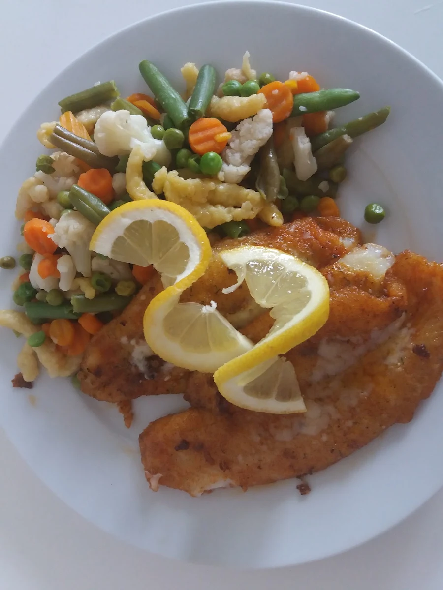 Pangasius Filet Mit Gemüse Und Spätzle