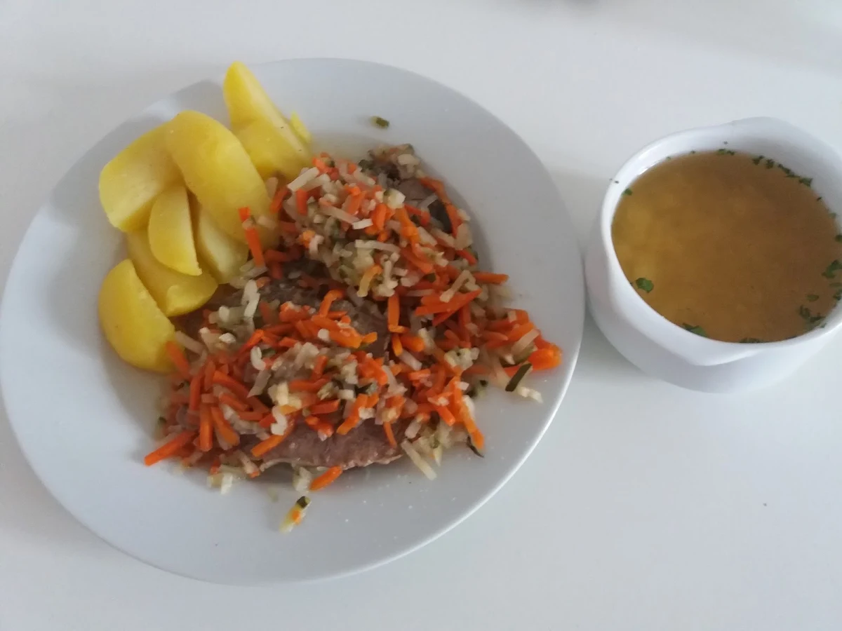 Rindfleisch Mit Gemüse Un Erdäpfel